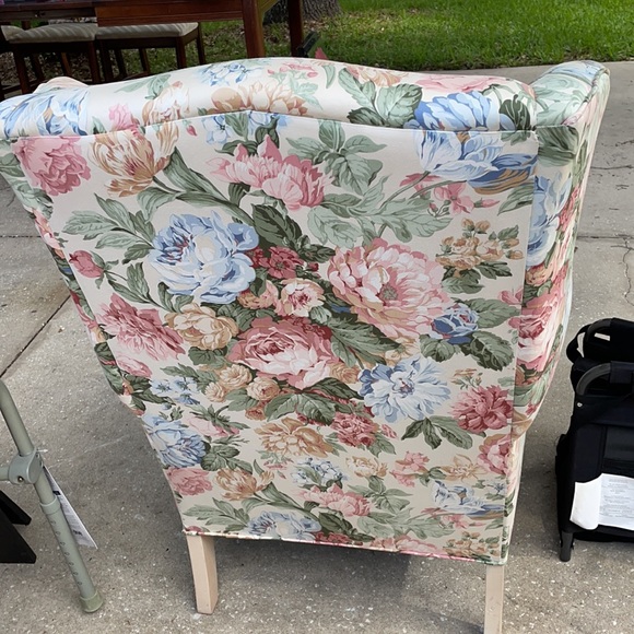 Chair - Picture 3 of 4